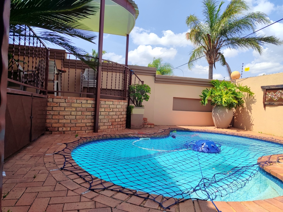 3 Bedroom Property for Sale in Wilkoppies North West